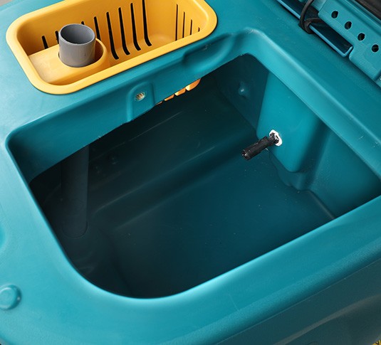 T560 Micro Ride-On Floor Scrubber alt 4